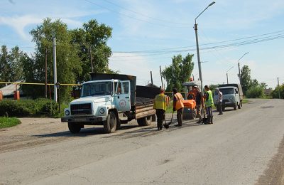 Ямочный ремонт дорог проходит в Каргате