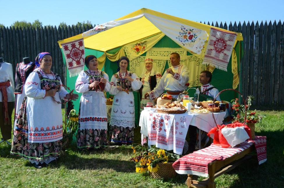 Сельские конкурсы. Парк народных традиций Хуторок. Парк народных традиций Хуторок Новосибирский. Хуторок Каргат Новосибирская область. Парк народных традиций Хуторок где находится.