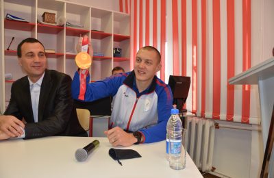 Каргатцы встретились с паралимпийским чемпионом Антоном Кулятиным