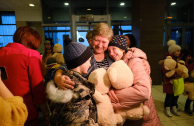 Новосибирская область приняла первую группу детей из ЛНР