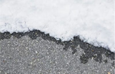 В Новосибирской области больше половины дорог регионального значения  очистили от снега и льда