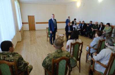 Губернатор Новосибирской области встретился с участниками СВО в Тогучинском районе
