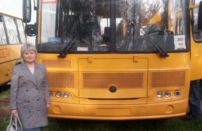Новый автобус для подвоза детей появился в Озёрской школе