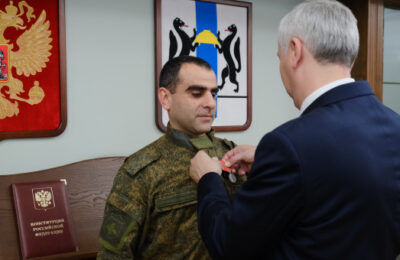 Врач из Новосибирской области награждён медалью Суворова