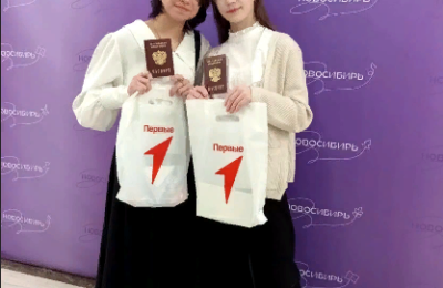 Каргатские активисты получили свои первые паспорта в Правительстве Новосибирской области