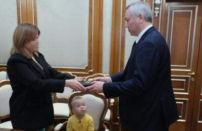 Звезду Героя ДНР из Новосибирской области передали семье погибшего отца
