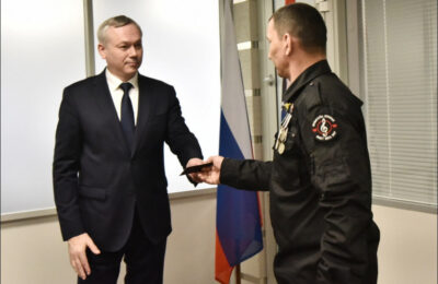 В Новосибирской области участникам СВО вручили удостоверения «Ветеран боевых действий»