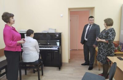 Глава Каргатского района посетил детскую школу искусств