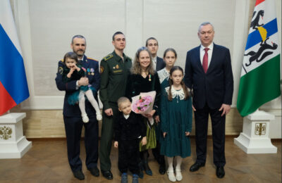 В Новосибирской области 15 многодетным матерям вручили знак отличия «За материнскую доблесть»!