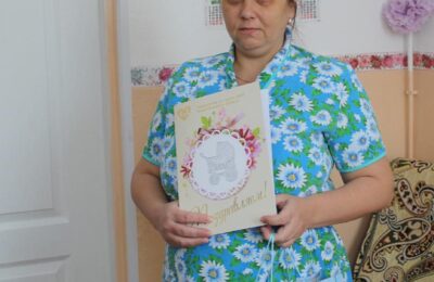 Многодетная мама из Каргата получила поздравления с рождением дочери