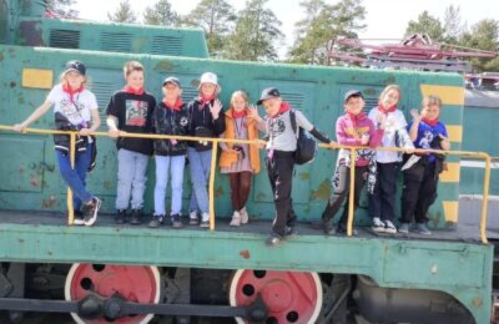 Школьники из Каргата совершили экскурсию на «Поезде Победы»