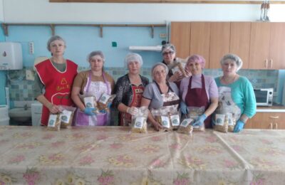 Каргатские волонтёры из «СухБата» готовят участникам СВО сухие супы