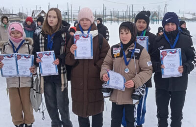 Каргатские школьники соревновались в беге на коньках