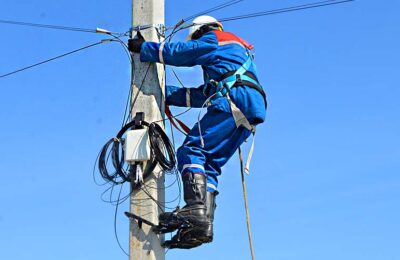 В Каргате меняют лампы уличного освещения