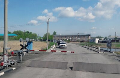 Железнодорожный переезд в Каргате нуждается в ремонте