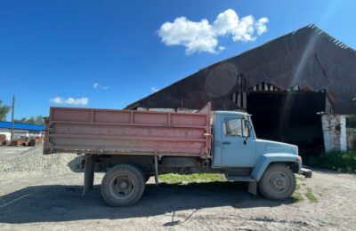 Судебные приставы Доволенского района арестовали грузовик за долги