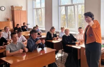 Каргатские школьники готовят подарки для бабушек