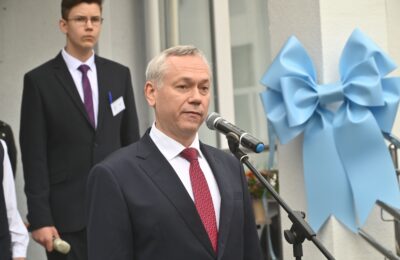 Губернатор Андрей Травников поздравил школьников Новосибирской области с Днем знаний