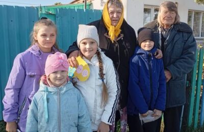 Юные читатели второй Каргатской библиотеки поздравили местных жителей с Днём добра и уважения