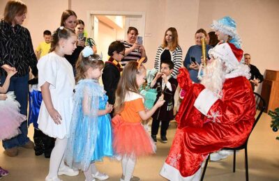 В Каргате в районной библиотеке прошёл новогодний праздник для детей