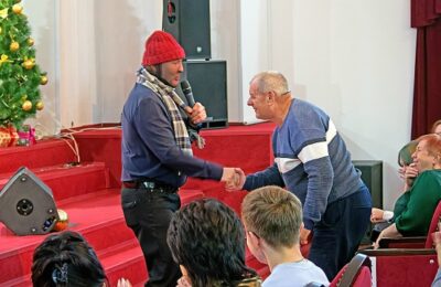 Народный артист выступил на каргатской сцене