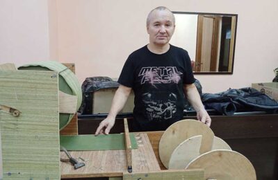 Учитель технологии из Новосибирской области изобрёл станок для бойцов СВО