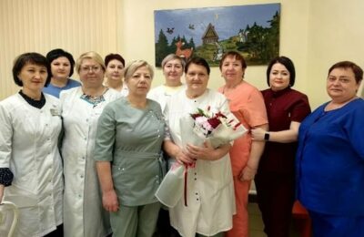 В Каргатской ЦРБ отметили юбилей медсестры детского отделения