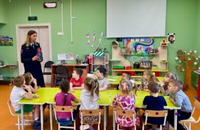 Сотрудники Каргатской Госавтоинспекции учат детей правилам дорожного движения