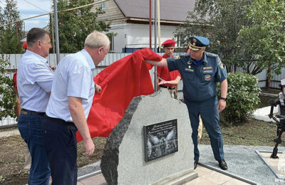 В Чулыме открыли мемориал в честь ветеранов пожарной охраны